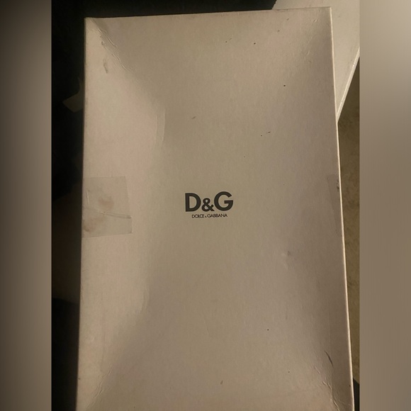 DOLCE & GABBANA Leather Stilettos w/ Gold Name Plate - Picture 10 of 11